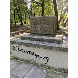 pomazany pomnik